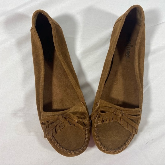 Minnetonka Women’s Brown Suede Loafers 8 Casual Minimalist Neutral Moccasin - Picture 1 of 8